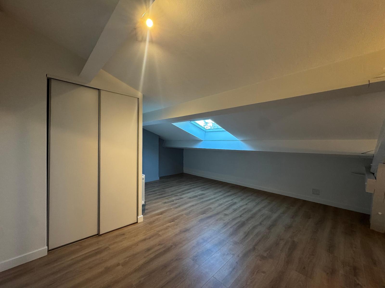 Appartement rénové / 1 pièce 23m2