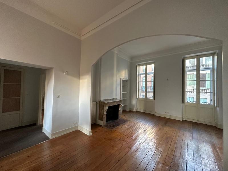 Appartement rénové / 2 pièces 79m2